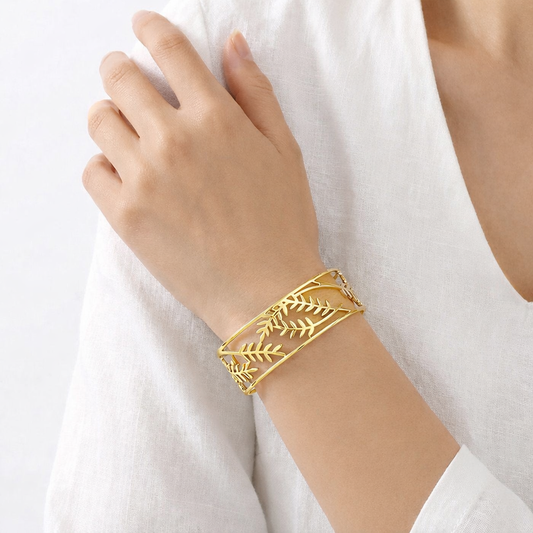 Bracelet manchette technique ajourée motif feuilles longues