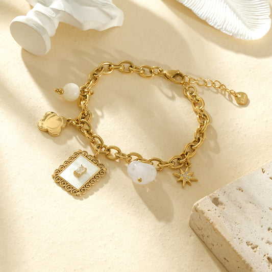 Bracelet chaîne dorée à charms symboliques et rectangle central