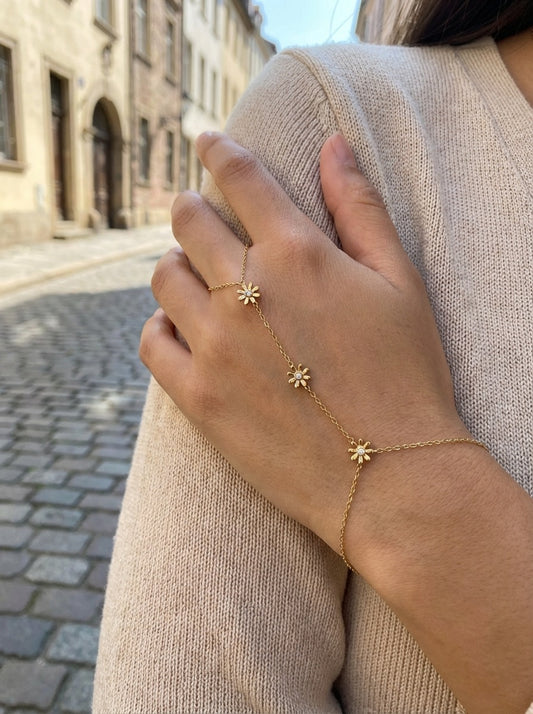 Bracelet de main à trois fleurs à strass central