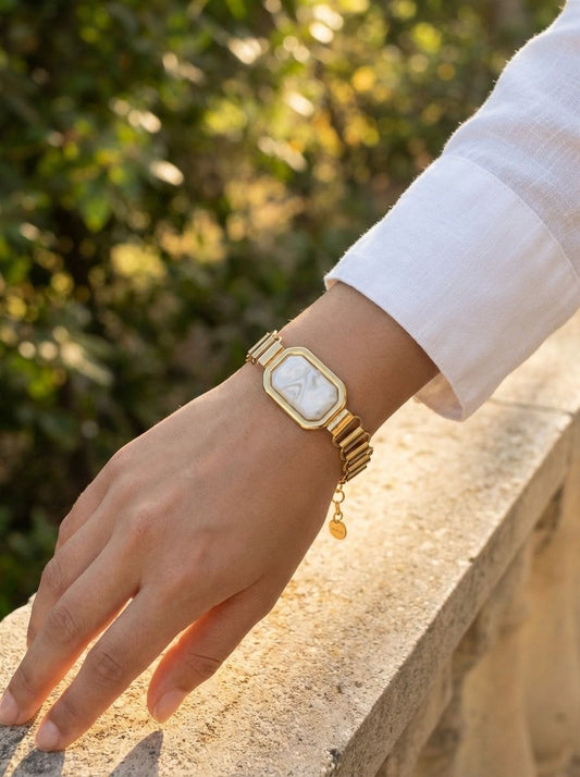 Bracelet doré à maillons et nacre rectangulaire