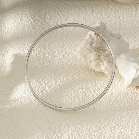 Bracelet Jonc Fin Argenté Finition Brossée