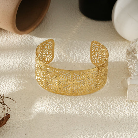 Bracelet Manchette Dorée Ajourée Motif Feuillage Géométrique