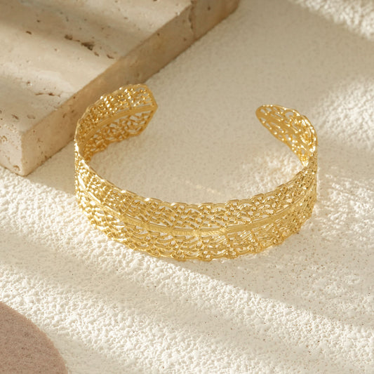 Bracelet Manchette Filigrane Doré Motif Floraison