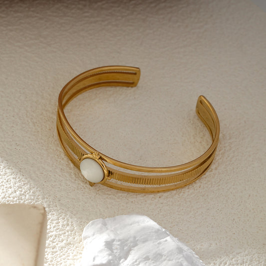 Bracelet Manchette Ouverte Dorée Et Pierre Blanche