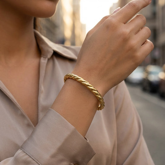 Bracelet jonc ouvert doré torsadé avec embouts boules