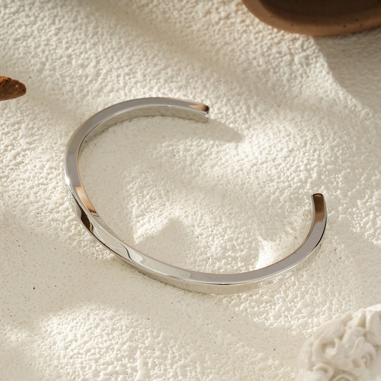 Bracelet Jonc Ouvert Argenté Design Épuré Et Brillant