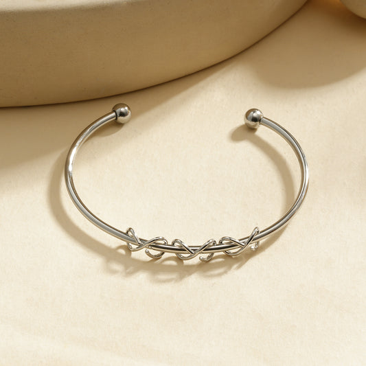 Bracelet manchette argentée ajustable motif nœuds entrelacés