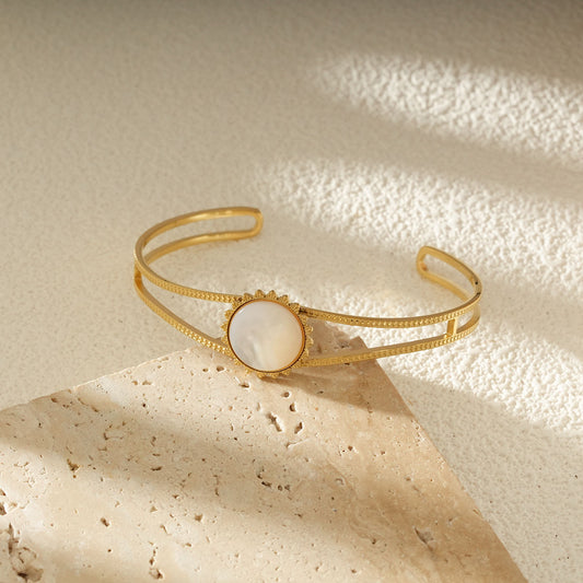 Bracelet Jonc Doré Finement Ciselé Avec Pierre Nacrée