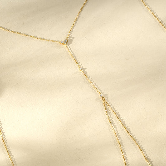 Chaîne de corps dorée ornée de petits strass
