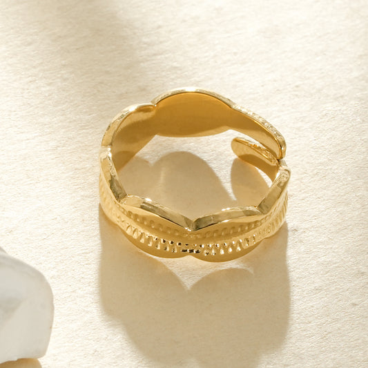 Bague d’orteil dorée ajustable martelée à double anneau