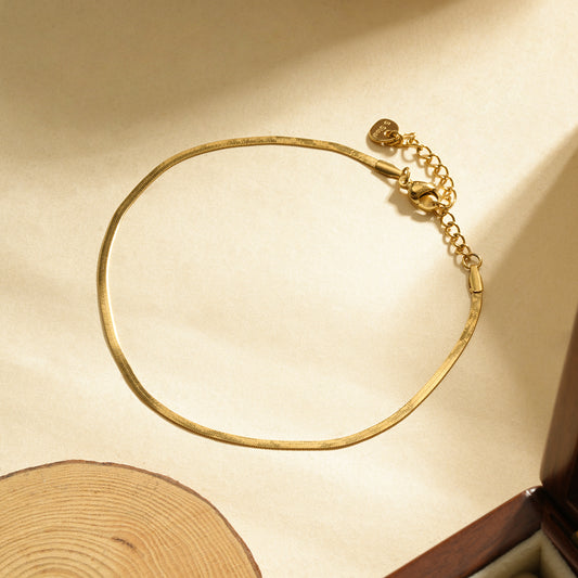 Chaîne de cheville dorée style maille plate serpent