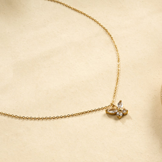 Collier Chaîne Fine Dorée Pendentif Papillon Strass