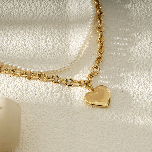 Collier Chaîne Dorée Et Perles Blanches Avec Pendentif Cœur
