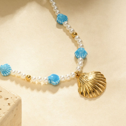 Collier de perle et de coquillage bleu avec pendentif
