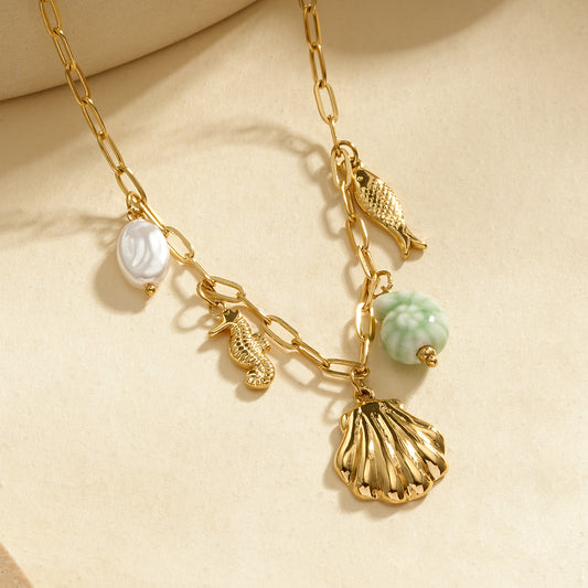 Collier chaîne dorée avec charms éléments marins