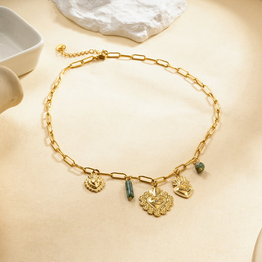 Collier chaîne dorée à maillons rectangulaires pampilles cœurs ex-voto et pierre turquoise africaine