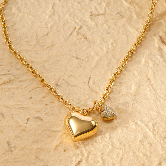 Collier chaîne dorée pendentifs cœurs bombé lisse et strassé