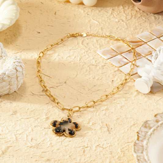 Collier chaîne dorée avec pendentif résine léopard fleur