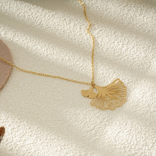 Collier Chaîne Fine Dorée Avec Double Feuille De Ginkgo