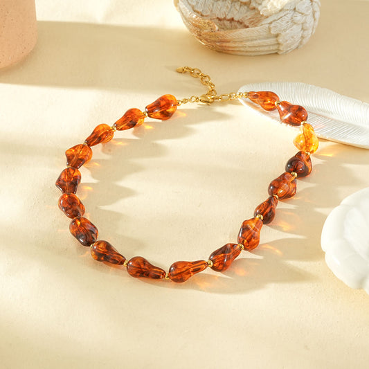 Collier résine formes irrégulières marron ambré séarateurs dorés