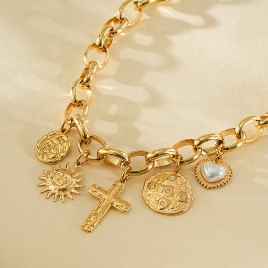 Collier chaîne dorée pendentifs martelés