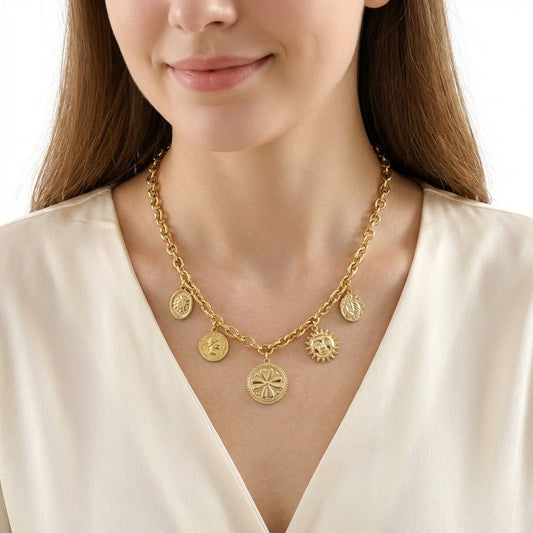 Collier chaîne dorée multi-médailles gravées
