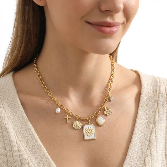 Collier doré à chaîne semi-épaisse avec charms et pendentif rectangle cœur