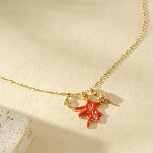 Collier doré fin avec pendentifs corail rouge et dauphin