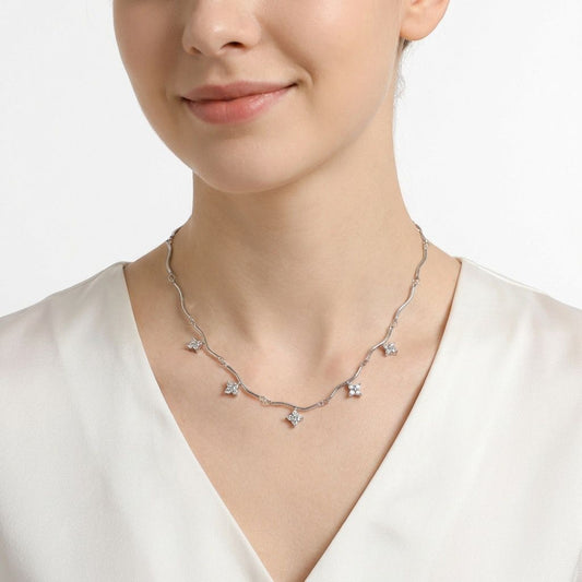 Collier à chaîne articulée façon bambou avec pendentifs strassés