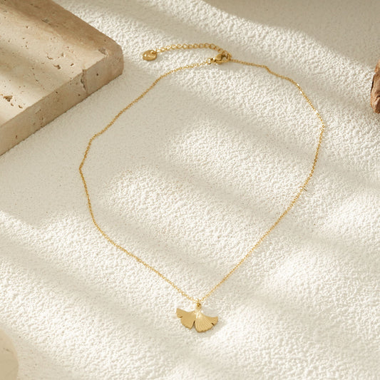 Collier Chaîne Fine Dorée Avec Pendentif Feuille De Ginkgo