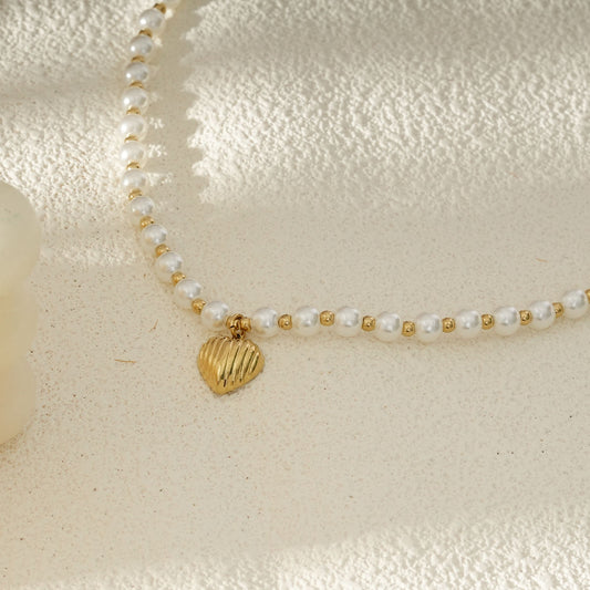 Collier En Perle Blanche Et Doré Avec Pendentif Cœur