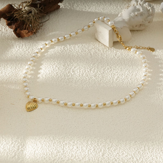 Collier En Perle Blanche Et Doré Avec Pendentif Cœur