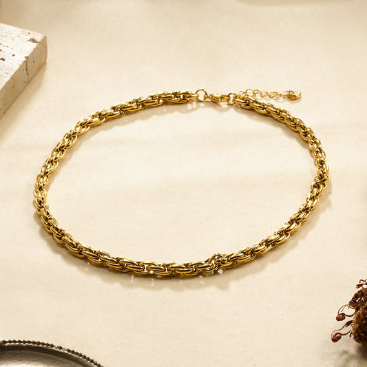 Collier doré maille gourmette torsadée double brin chaîne épaisse et entrelacée effet miroir