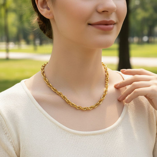 Collier à maillons entrelacés