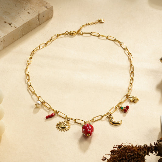 Collier chaîne dorée maillons 7 breloques fraises