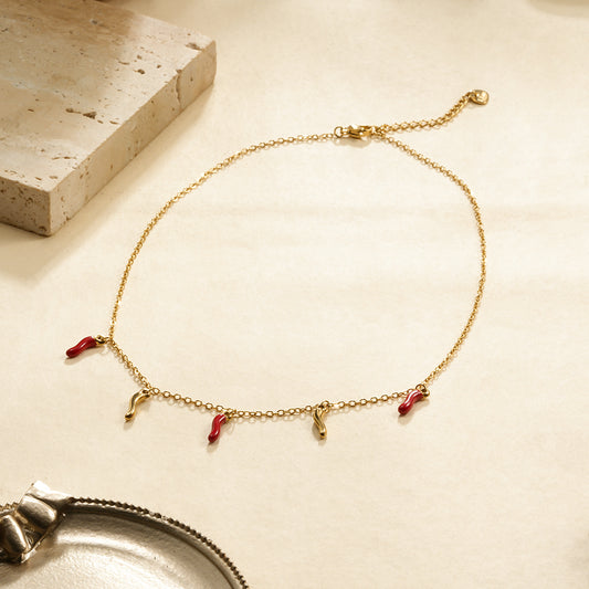 Collier chaîne fine dorée 5 piments