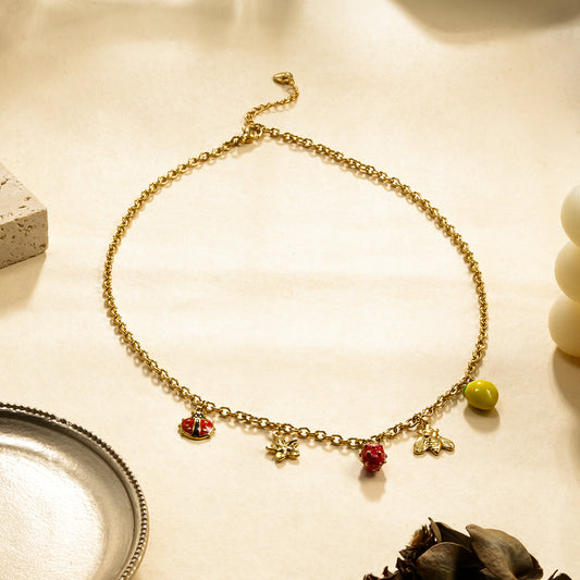 Collier chaîne dorée breloques fraise citron insectes
