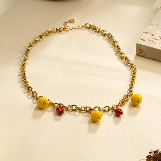 Collier chaîne dorée 2 fraises et 3 poires