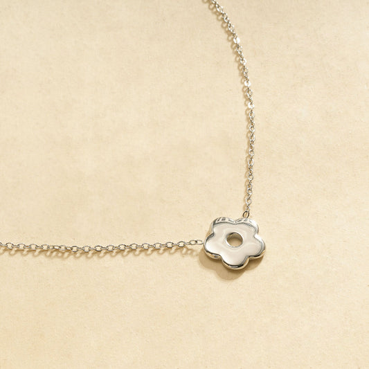 Collier chaîne fine avec fleur argenté rond