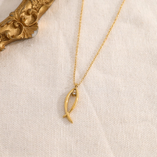 Collier chaîne dorée pendentif poisson