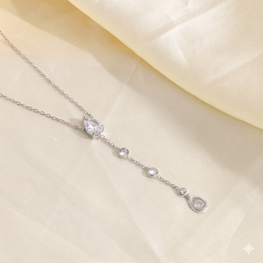 Collier chaîne fine en Y pendant strass en goutte et ronde