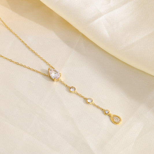 Collier chaîne fine en Y pendant strass en goutte et ronde