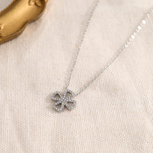 Collier argenté trèfle à 4 feuilles orné de strass