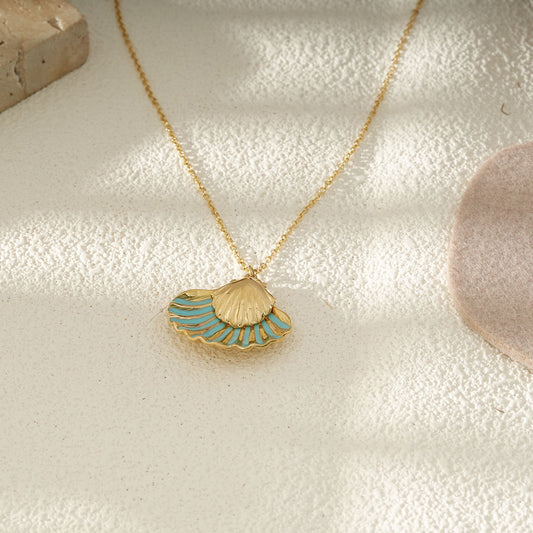 Collier Chaîne Fine Dorée Avec Pendentif Coquillage Émaillé Bleu
