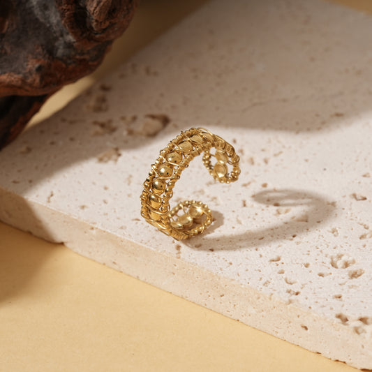 Bague dorée ajustable ornées de billes lisses et fil entrelacé