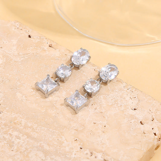 Boucles d’oreilles argentées strass pendantes