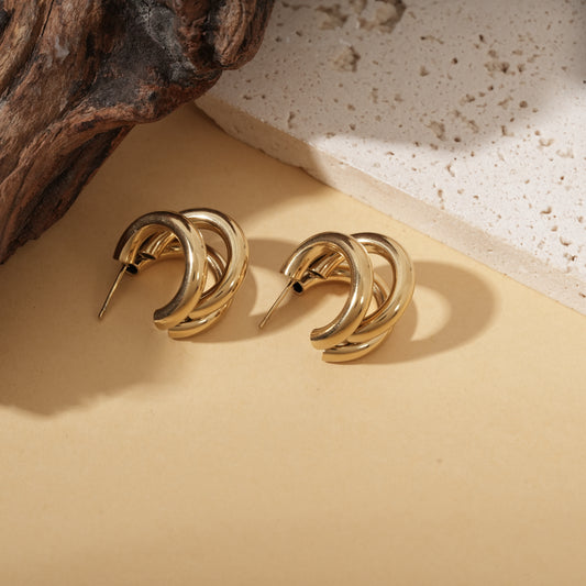 Boucles d'oreilles dorées créoles triples entrelacées effet miroir