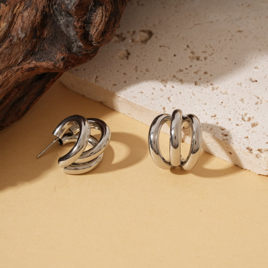 Boucles d'oreilles argentées créoles triples entrelacées effet miroir