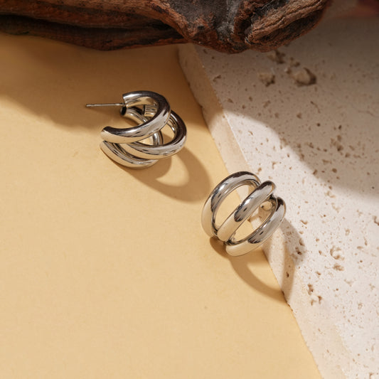 Boucles d'oreilles argentées créoles triples entrelacées effet miroir