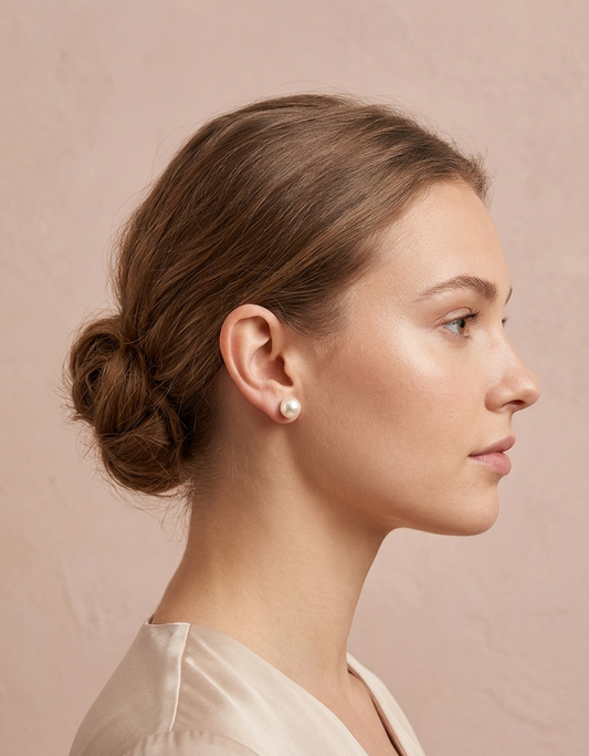 Boucles d'oreilles clous moyenne perles blanche